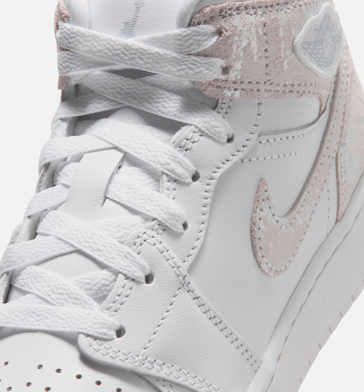 Air Jordan 1 Mid SE Grade School Shoe - White/Field Silver