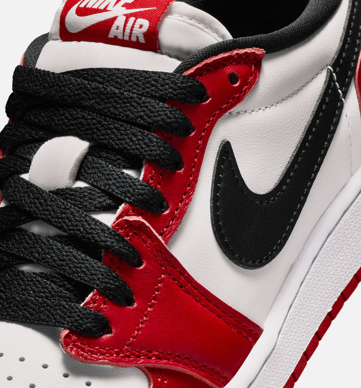 Air Jordan 1 Retro Low OG Chicago Grade School Shoe - Varsity Red/Black/Summit White
