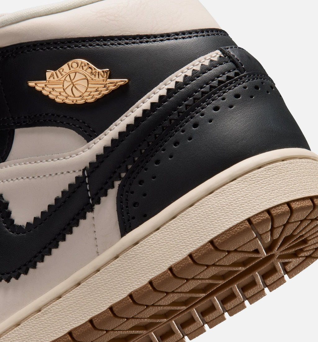 Air Jordan 1 Mid SE Women's Shoe - Off-Noir/Chalk/Pearl White