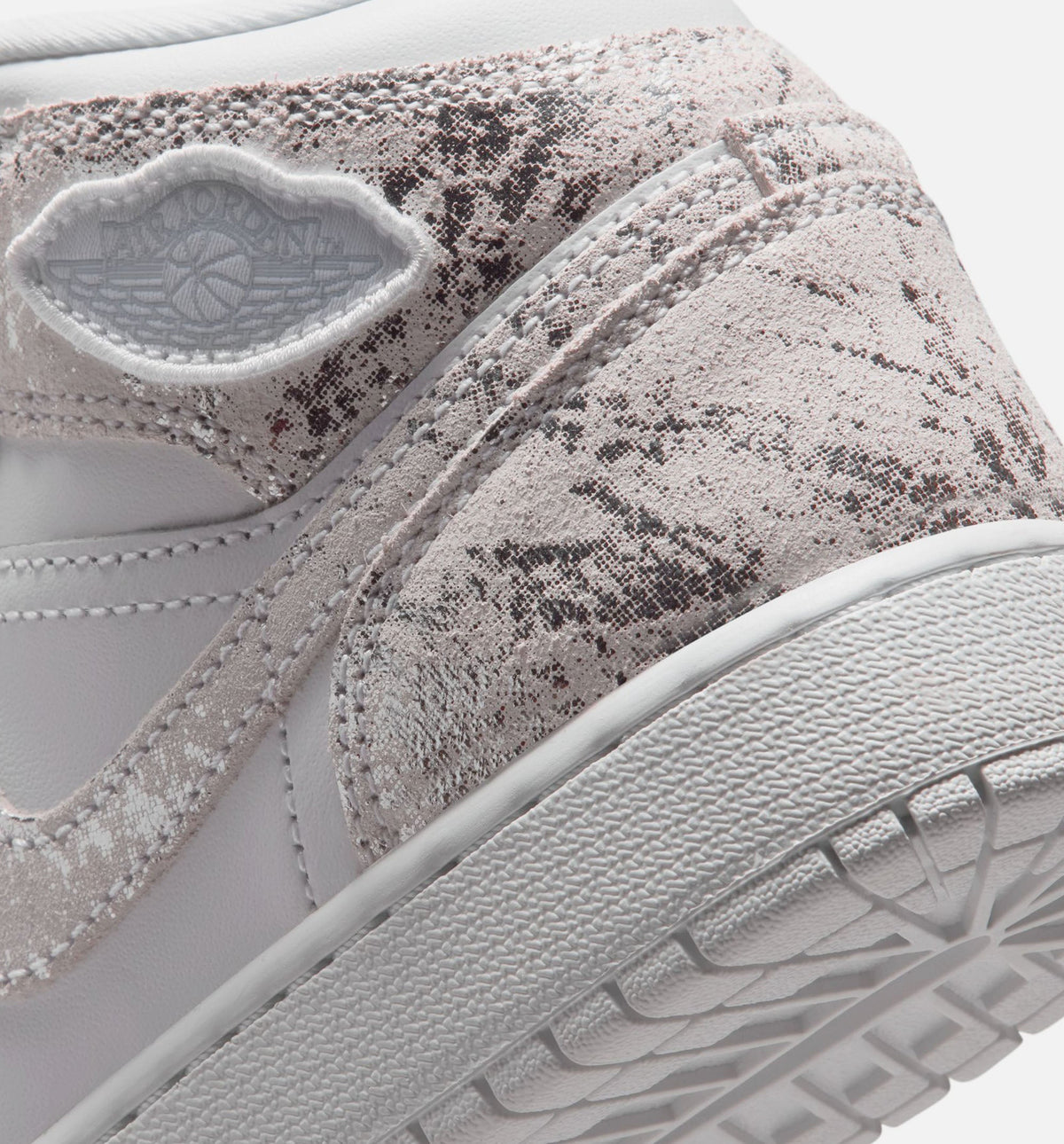 Air Jordan 1 Mid SE Grade School Shoe - White/Field Silver