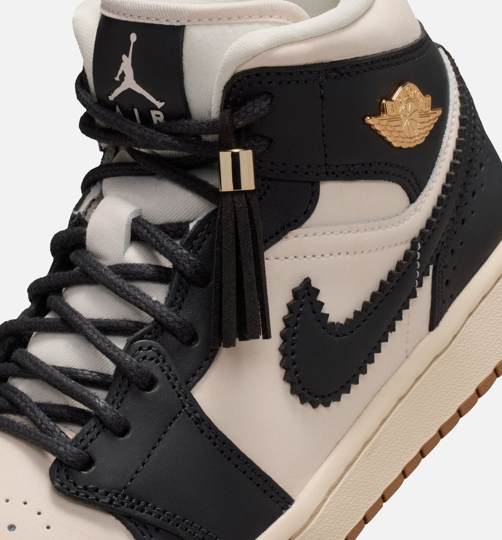 Air Jordan 1 Mid SE Women's Shoe - Off-Noir/Chalk/Pearl White